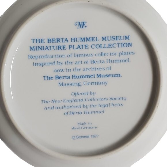 4" Heavenly Trio The Berta Hummel Museum Miniature Collection Plate - Picture 3 of 3
